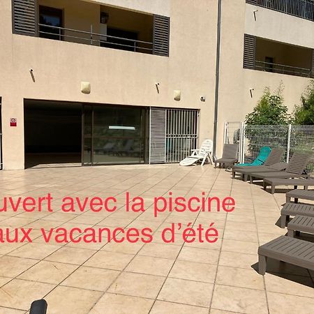Superbe Appartement A Uzes Avec Place De Parking Екстер'єр фото