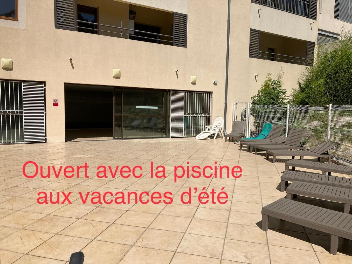 Superbe Appartement A Uzes Avec Place De Parking Екстер'єр фото